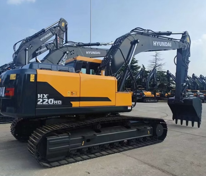 HYUNDAI HX220HD excavator (1)