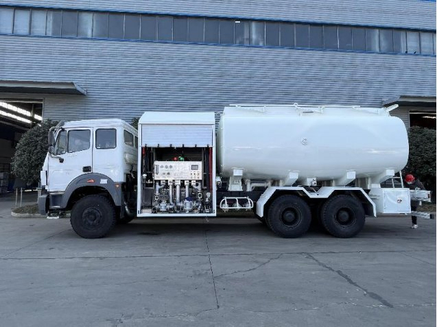 Beiben HOWO Dongfeng FAW Foton 6X4 340 HP 20-25 m³ Jet Fue (