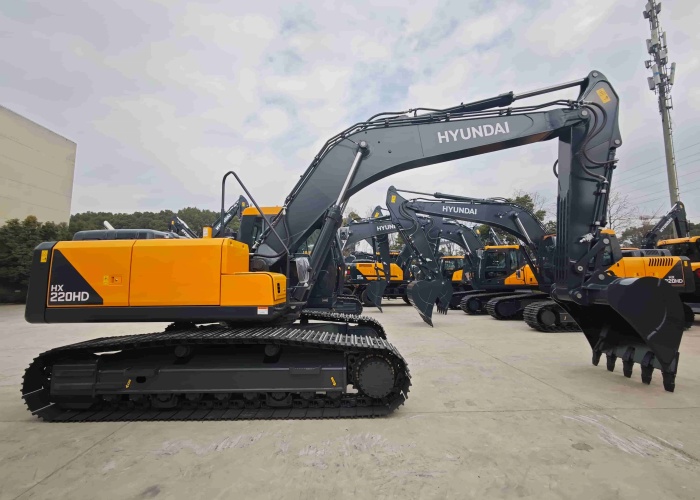 HYUNDAI HX220HD 1.05cbm 21.7t Crawler Excavator for Sale (1)