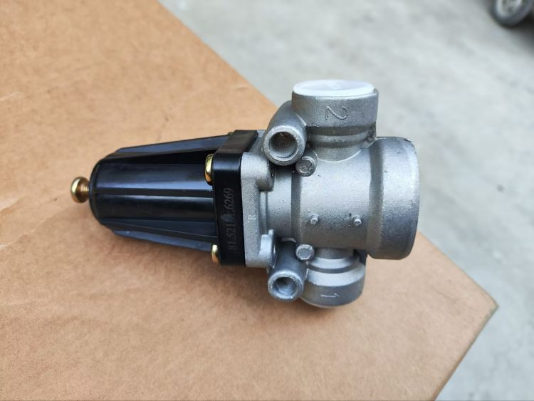 SHACMAN Delong F3000 Pressure Limiting Valve 81.52101.6269 for Sale (4)