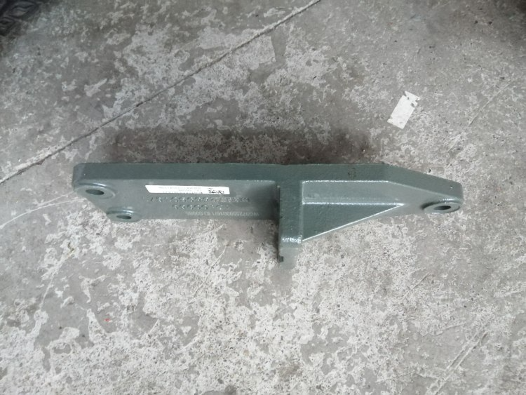 SINOTRUK HOWO 2009 Model Engine Rear Bracket WG9725593016 for T7H T5G Steyr Parts for Sale (4)