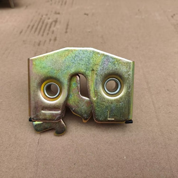 SINOTRUK HOWO 81.62680.6095 Weichai Engine Left Door Lock Block Heavy Truck Spare Part Factory Direct Supply for Sale (2)