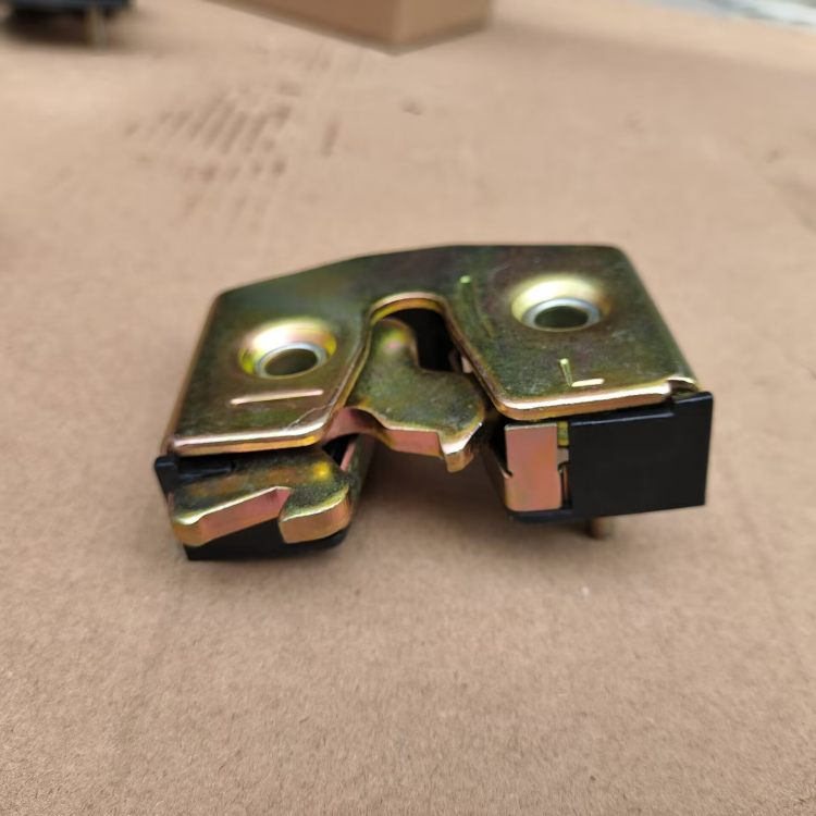 SINOTRUK HOWO 81.62680.6095 Weichai Engine Left Door Lock Block Heavy Truck Spare Part Factory Direct Supply for Sale (3)