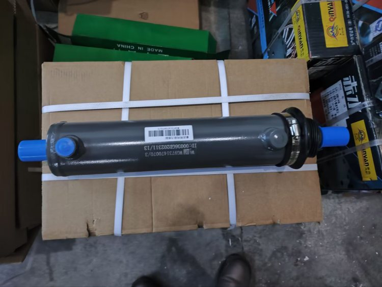 SINOTRUK HOWO T7H T5G SITRAK WG9731470070 Clutch Booster Cylinder Assembly Φ70 Heavy Truck Spare Part Factory Direct Supply for Export (1)