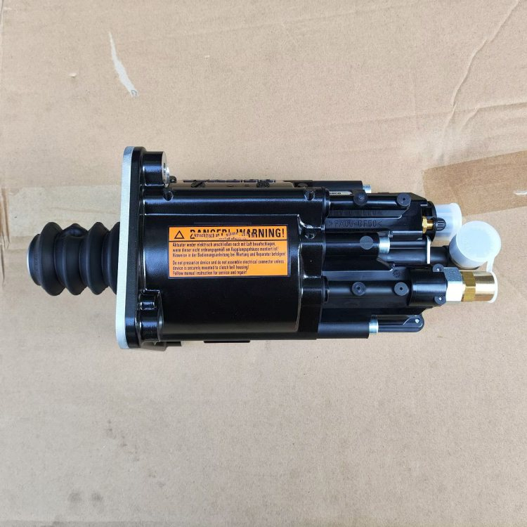 SINOTRUK HOWO AMT WG9700240035 Truck Parts AMT Booster Cylinder Hot Sale (2)