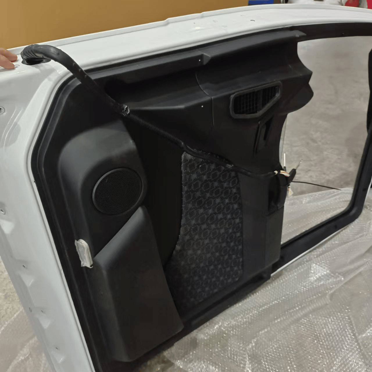 SINOTRUK SITRAK C7H 810-62600-4125 Truck Parts Left Door Assembly Hot Sale (1)