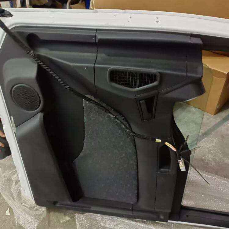 SINOTRUK SITRAK C7H 810-62600-4125 Truck Parts Left Door Assembly Hot Sale (8)
