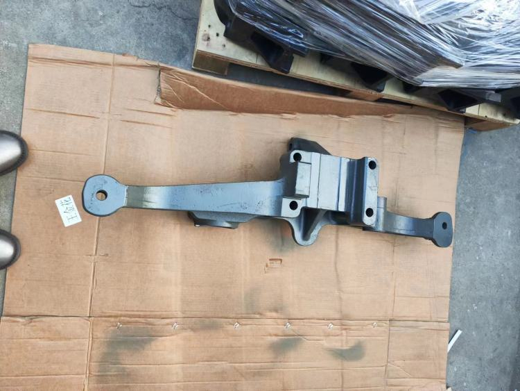 SINOTRUK HOWO T7H T5G STEYR KING AZ9925528070 Truck Parts Left Rear Axle Equalizer Beam Assembly Hot Sale (2)
