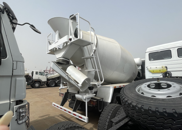 HOWO 10cbm 6x4 Concrete Mixer Tank Truck for Sale (3)