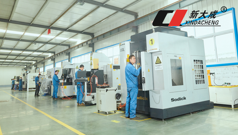 新大成高精密注塑模具