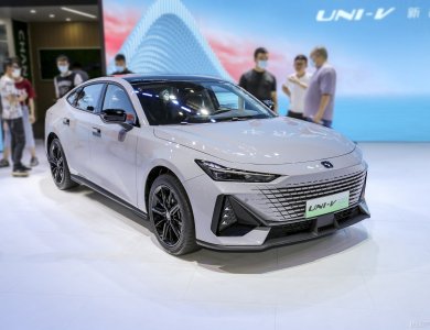 High speed changan electric motor car 4x2 2WD FWD 2 wheel drive taxi ev sedan new energy vehicle with large lcd screen