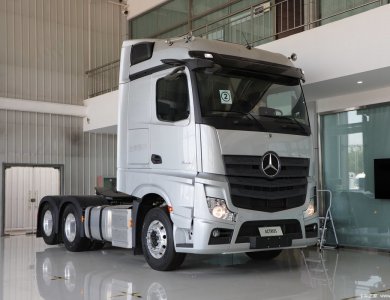 Mercedes Benz Actros 6x4 tractor 