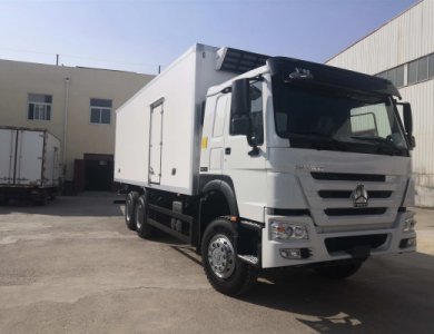 HOWO 6x4 300hp Van Refrigerated Truck for Sale