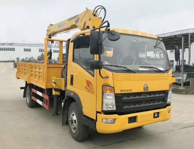 Sinotruk HOWO 4×2 8-Ton 14 m Telescopic-Boom Truck-Mounted Crane for Sale