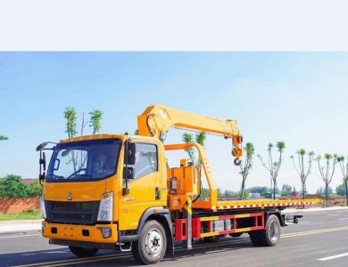 SINOTRUK HOWO 4×2 90 km/h Euro-II 116 HP Manual 5-Speed 2 t/3.5 t Axles 4 t Payload 5100×2400 mm Flatbed Towing Truck with 3.2 t Crane One-Carry-Two Wrecker for Sale