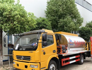 Dongfeng 4x2 YC4E140-33 140HP Euro 3 6m³ Heated Bitumen Sprayer Asphalt Distributor Truck with 6-Speed Overdrive Transmission for Sale in Africa