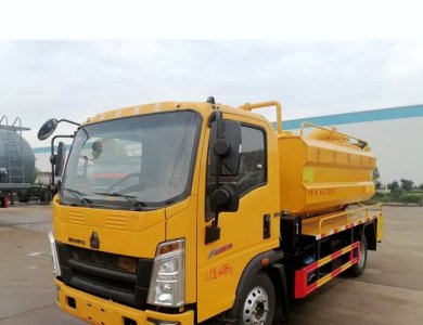 SINOTRUK HOWO 4x2 Weichai 160HP Euro VI 6CBM Septic Tank Vacuum Sewer Cleaning Suction Truck with 6-Speed Transmission for Sale