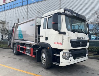 SINOTRUK HOWO 4x2 Cummins 170HP Euro 6 220HP Vacuum Road Washing Street Cleaning Truck with HOWO 8-Speed Transmission 7T Axle for Sale