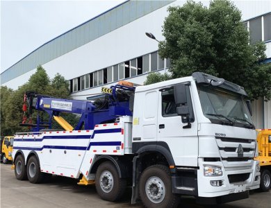 SINOTRUK HOWO 8x4 WD615.47 371HP Euro 2 30T Rotator Wrecker Towing Truck with 10-Speed Transmission 16T Axle for Sale