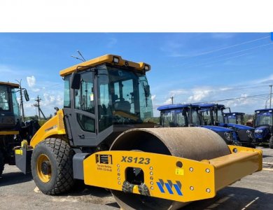 XCMG XS123 12 Ton Full Hydraulic Vibratory Road Roller Hot Sale in Africa Construction Market Ready Stock for sale