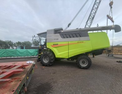 Zoomlion 4YZL-8F1W 8-Row Wheeled Grain Combine Harvester - 256HP One-Pass Harvesting Solution for Large-Scale Farming
