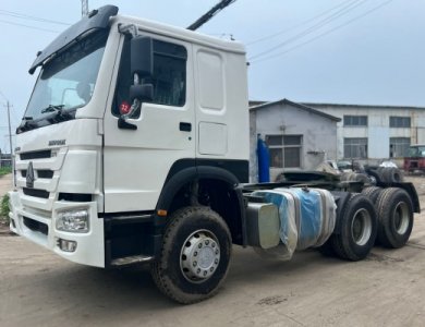 SINOTRUK Refurbished HOWO 371hp 6x4 Used RHD Tractor Truck for Sale