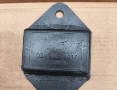 SHACMAN Delong Rear Leaf Spring Limiter Block (Black) DZ9114521012 for Sale