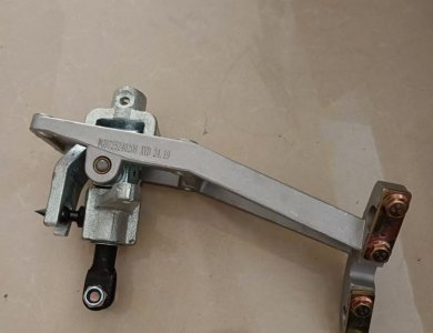 SINOTRUK HOWO Hohan Steyr Shift Control Assembly WG9725240208 Gear Shift Lever Base Shift Mechanism for Sale