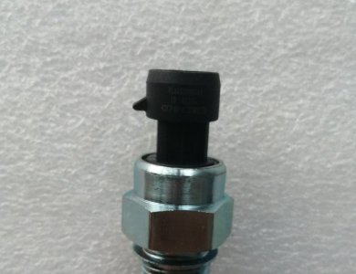 SINOTRUK HOWO VG1092090311 Engine Oil Pressure Sensor Heavy Truck Spare Part Export Wholesale Supply