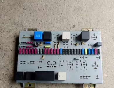 SINOTRUK HOWO Central Electrical Junction Box AZ9525581010 Truck Parts Fuse Box Power Distribution Wiring Box Hot Sale