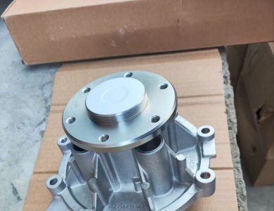 SINOTRUK SITRAK C7H C9H C6G C5H MC11 Engine Water Pump 200V06500-6694 Genuine Parts