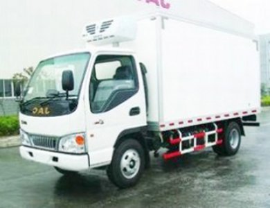 4x2 4 ton Diesel Freezer Truck Cooling Truck