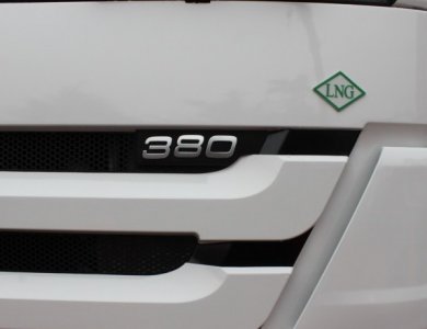 sinotruck lng tractor truck