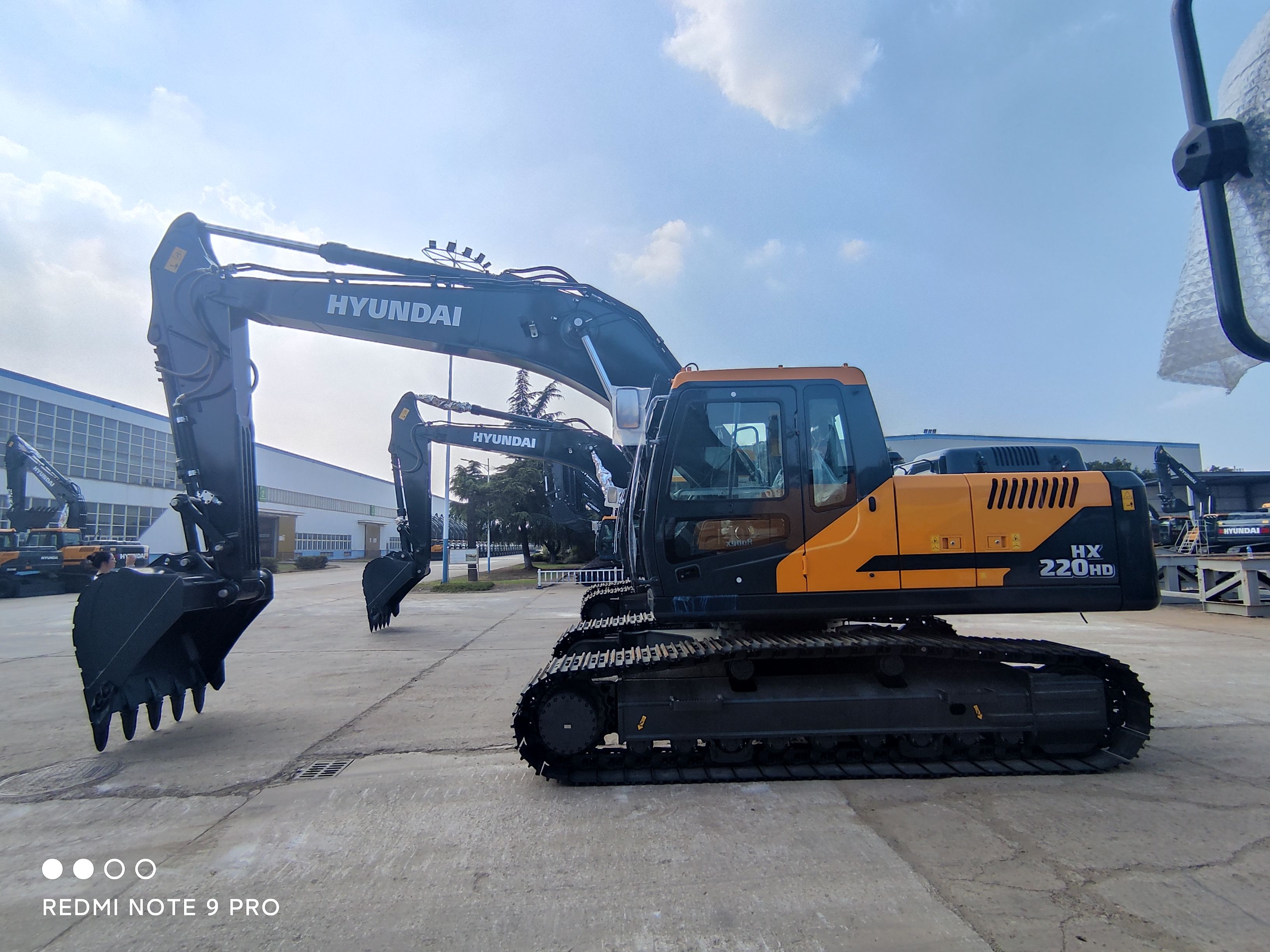 High Quality HYUNDAI HX220HD Excavator with Good Price