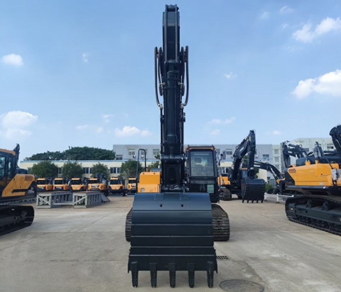 HYUNDAI HX220HD excavator (3)