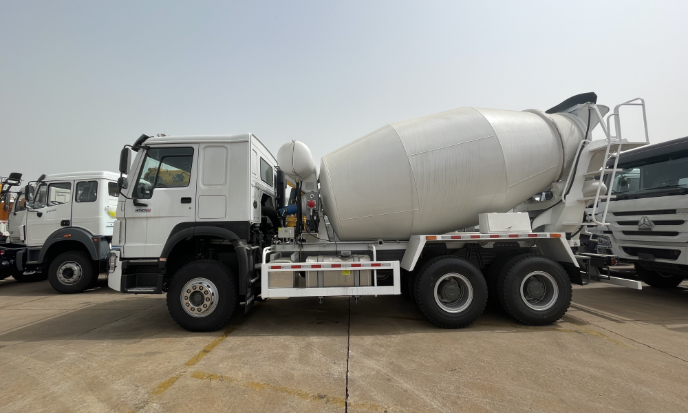 HOWO 10cbm 6x4 Concrete Mixer Tank Truck for Sale (2)