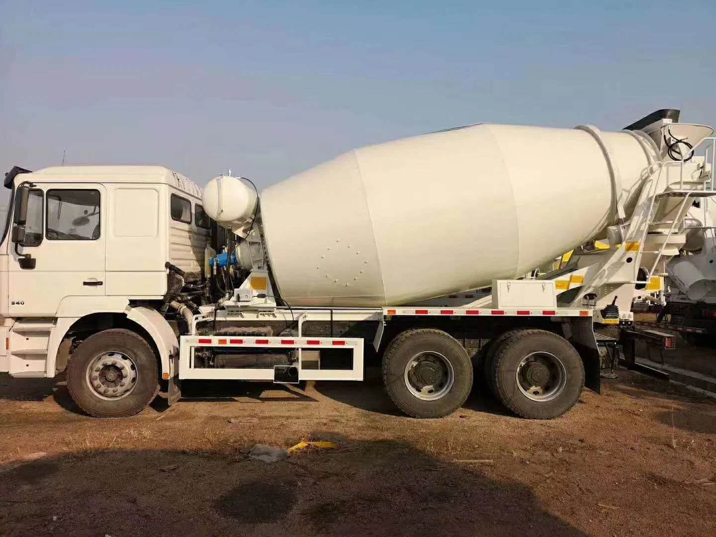 Shacman F2000 Concrete Mixer Truck, 10cbm Cement Mixer Truck for Sale (8)
