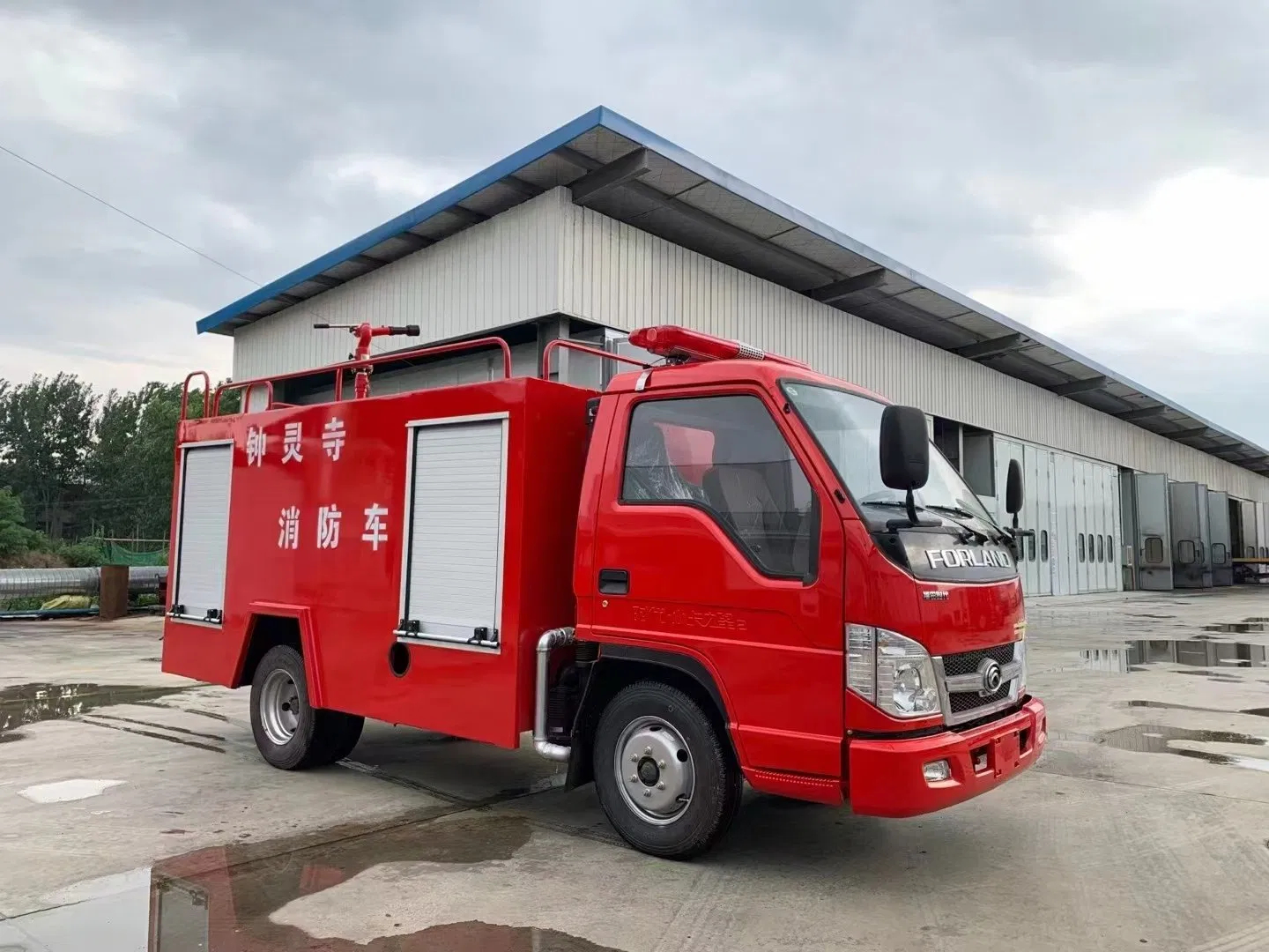 Dongfeng 4x2 95 HP 1.5 m³ Small Water Tank Fire Truck 1.5-ton Community / Factory Emergency Fire Pumper for Sale