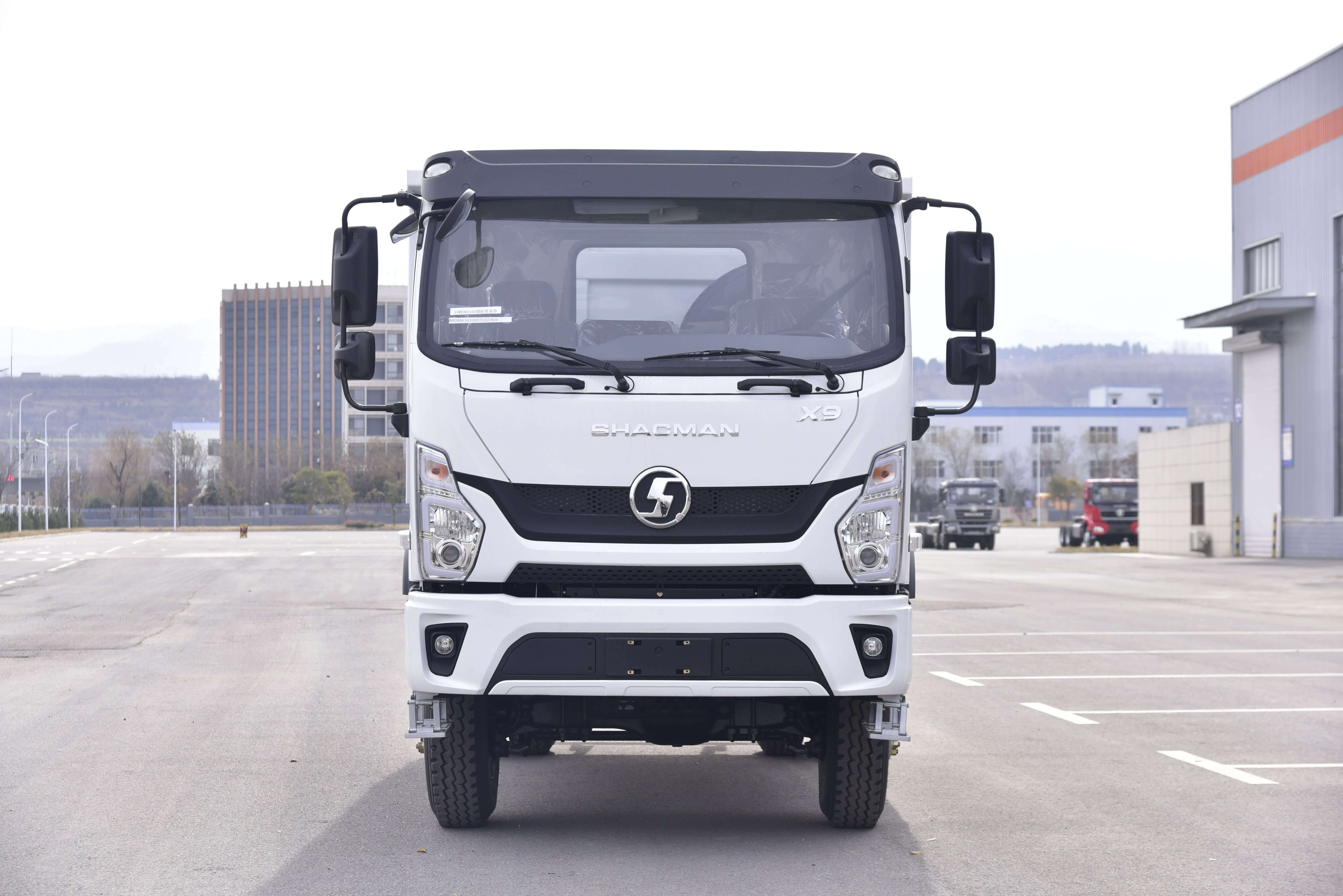 SHACMAN SAGMOTO X9X7S 4×4 130 HP Euro II 4.2 m Dump Tipper Truck 3 800 mm WB for Sale (2)