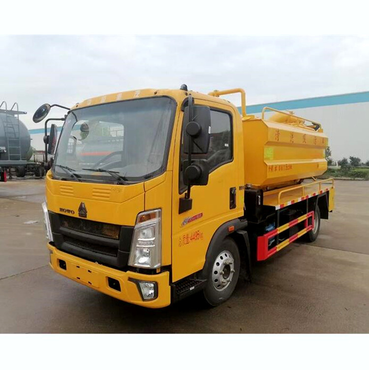 SINOTRUK HOWO 4x2 Weichai 160HP Euro VI 6CBM Septic Tank Vacuum Sewer Cleaning Suction Truck with 6-Speed Transmission for Sale