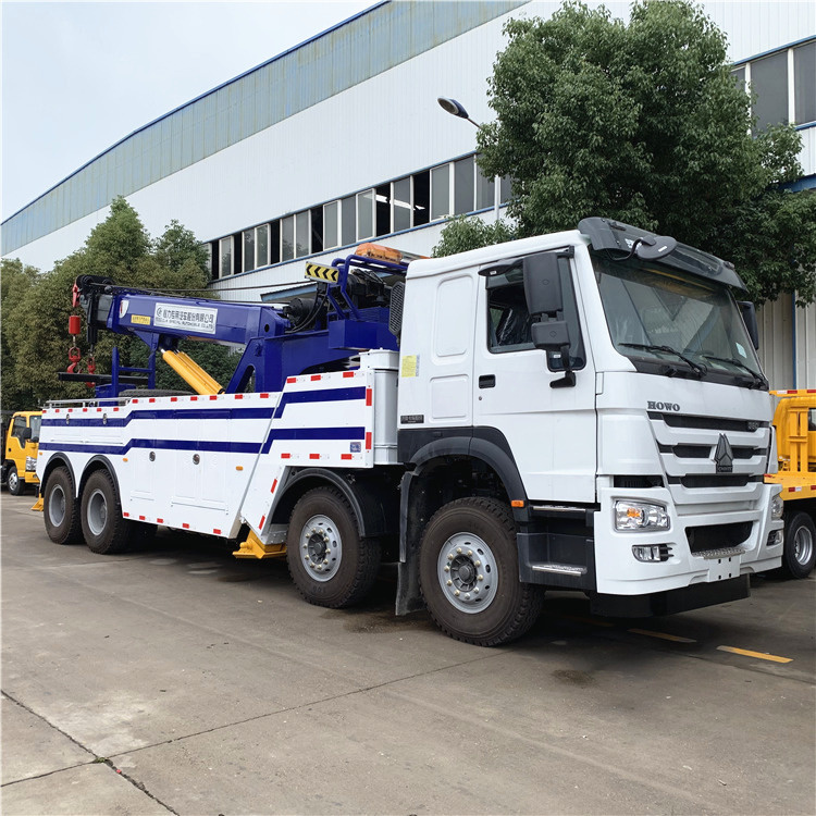 SINOTRUK HOWO 8x4 WD615.47 371HP Euro 2 30T Rotator Wrecker Towing Truck with 10-Speed Transmission 16T Axle for Sale