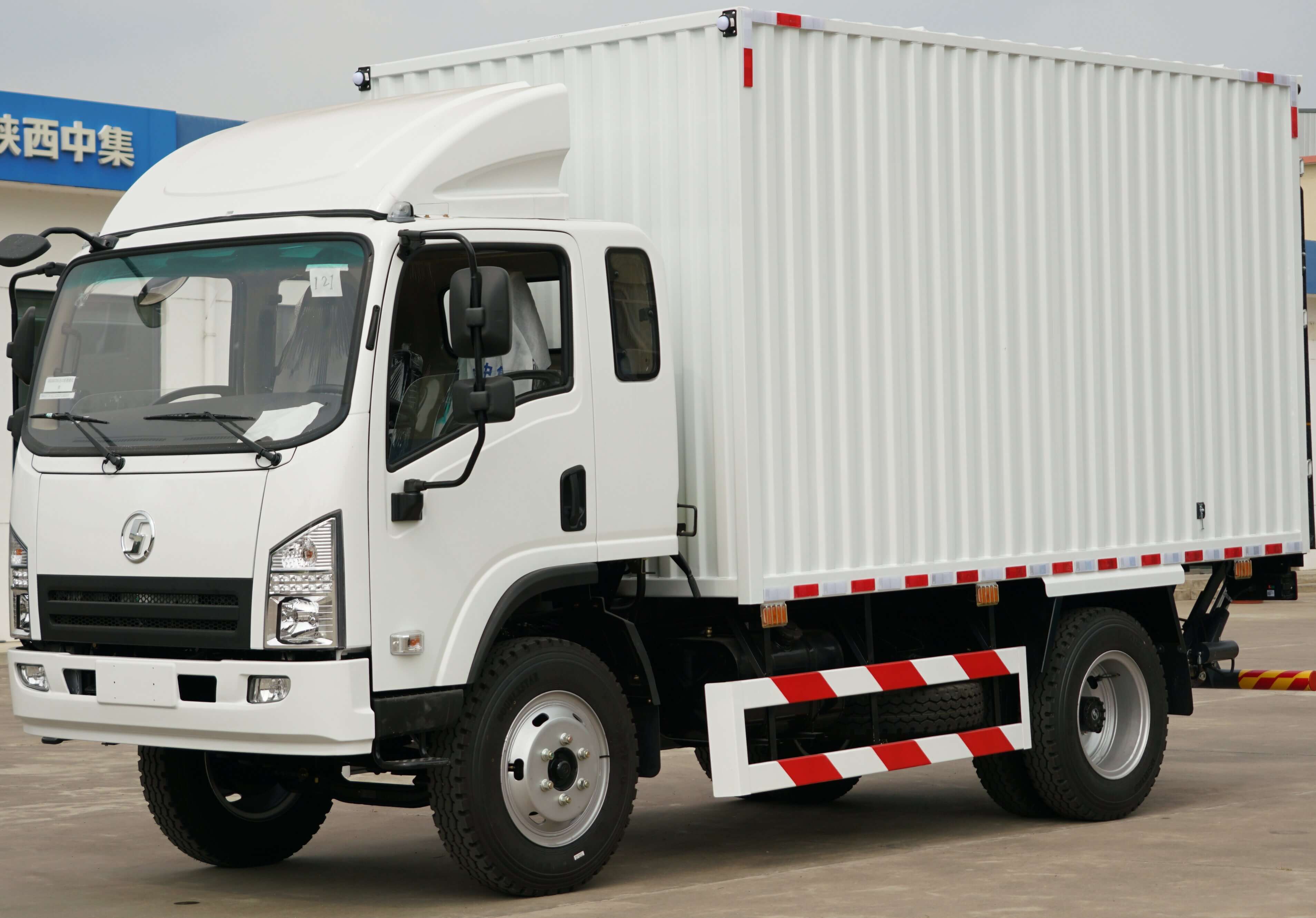 SHACMAN SAGMOTO X9 4X2 VAN Cargo Truck
