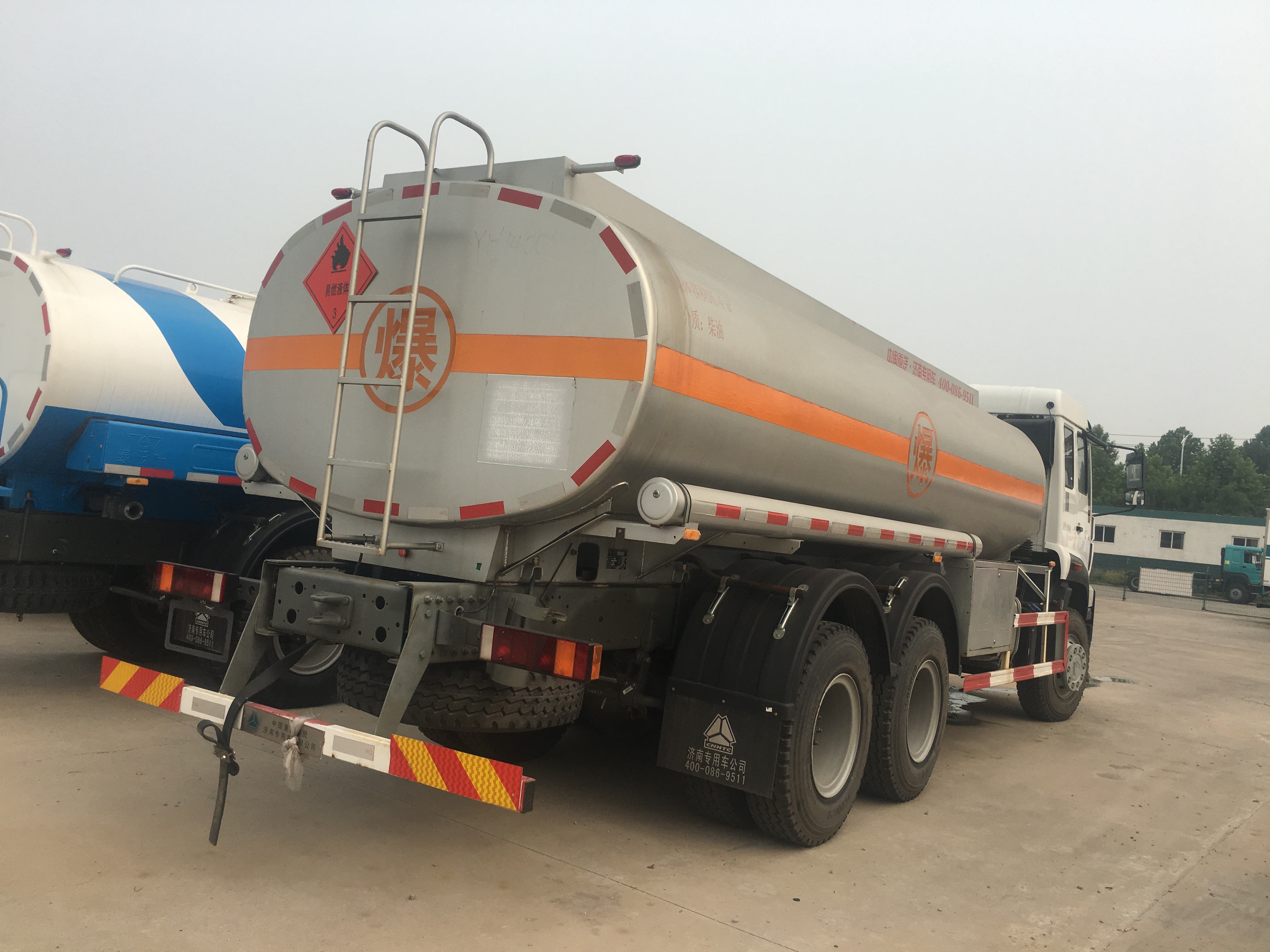 Kailai SINOTRUK HOWO 6x4 300HP Euro III 16m³ Insulated Oil Tank Truck 30-Ton Fuel Tanker with 76YCB-40 Pump for Sale