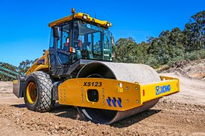 Compacteur Routier Vibrant Hydraulique XCMG XS123 de 12 Tonnes Moteur Cummins 132 ch 4x2 à Vendre
