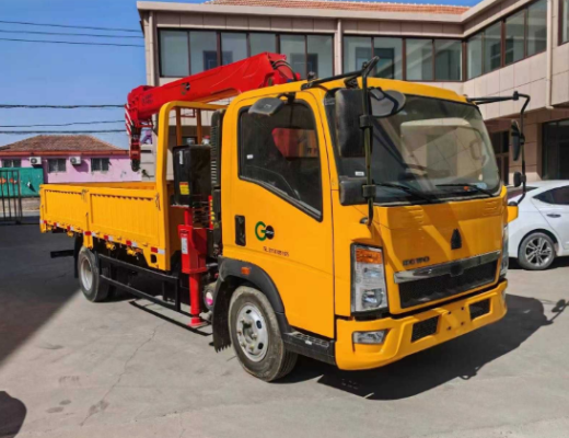 SINOTRUK HOWO 4x2 Light Truck Mounted 5t Crane