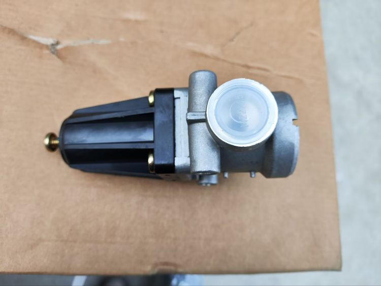 SHACMAN Delong F3000 Pressure Limiting Valve 81.52101.6269 for Sale (1)