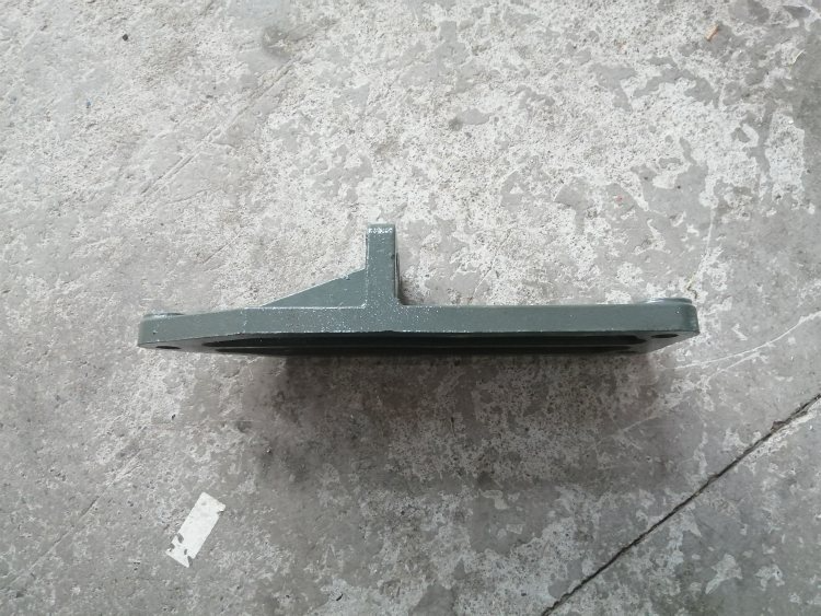 SINOTRUK HOWO 2009 Model Engine Rear Bracket WG9725593016 for T7H T5G Steyr Parts for Sale (2)