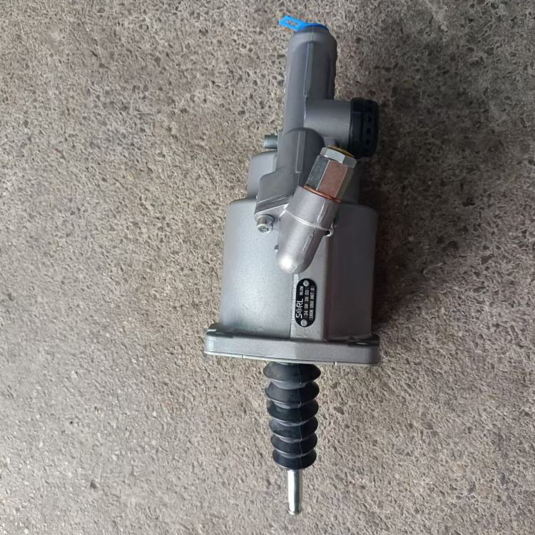 SHACMAN Delong F3000 Clutch Booster Slave Cylinder 16080500670 for Sale (4)