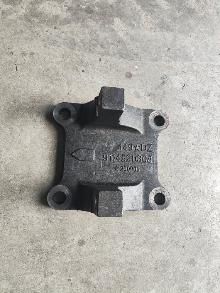 SHACMAN Delong X3000 Lower Thrust Rod Bracket DZ9114520307 for Sale (2)