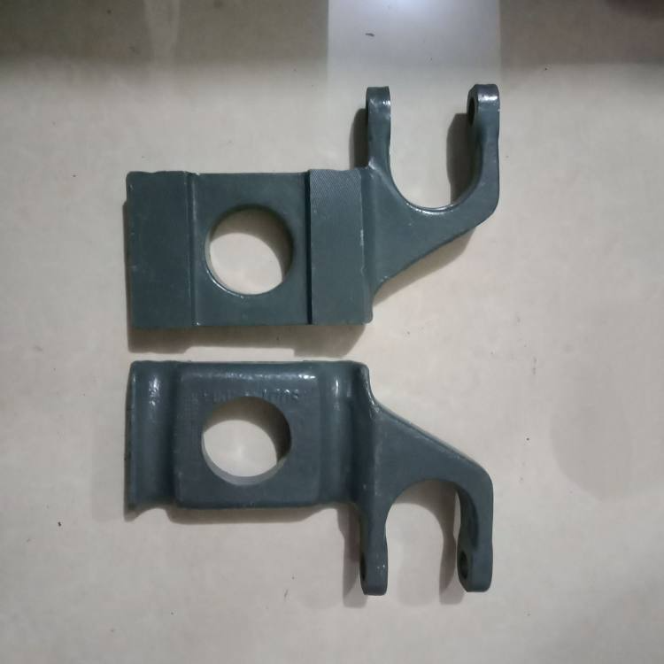 SINOTRUK HOWO 336 SHACMAN Delong Foton Auman Steyr FAW Jiefang Left Front Spring Cover Plate WG9416520011 for Sale (3)